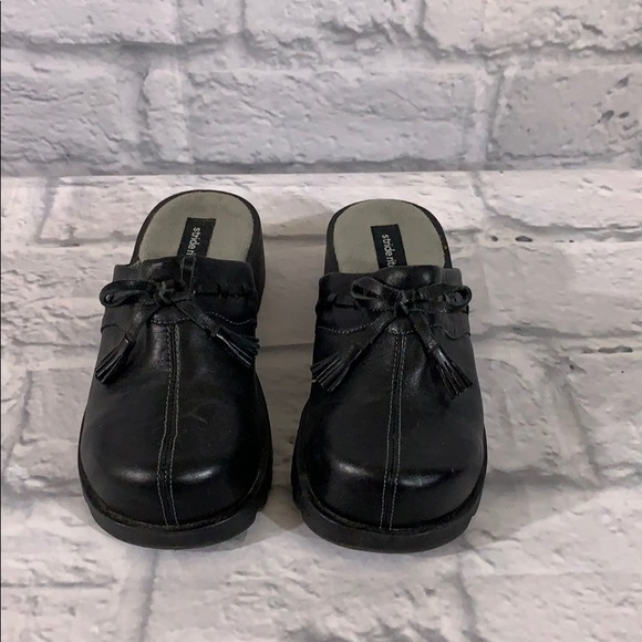 Stride Rite Genuine Leather Clogs w Tassels - Picture 2 of 4